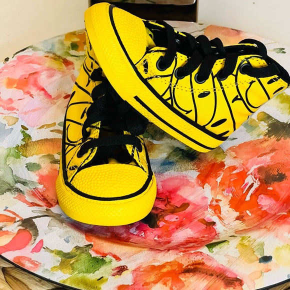 Converse Chuck Taylor Infant Hi-Top Yellow Smiley Print| Size US 5 - Picture 2 of 6